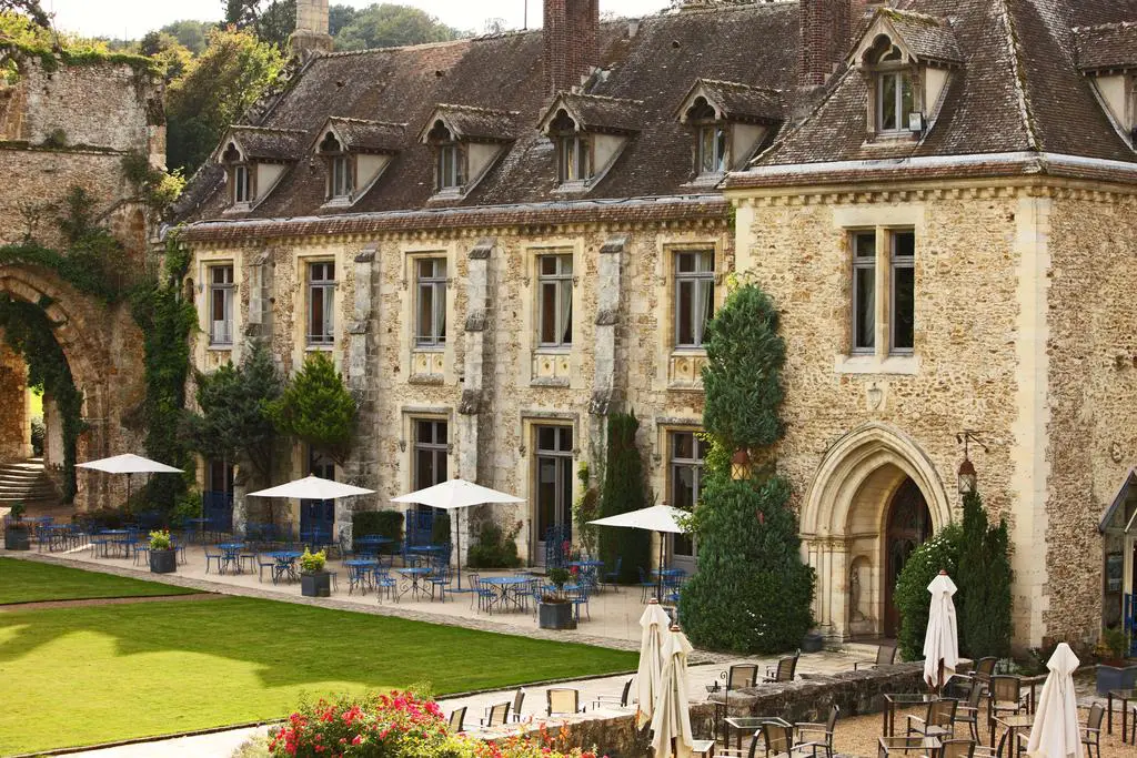 Cour de l'Abbaye des Vaux-de-Cernay