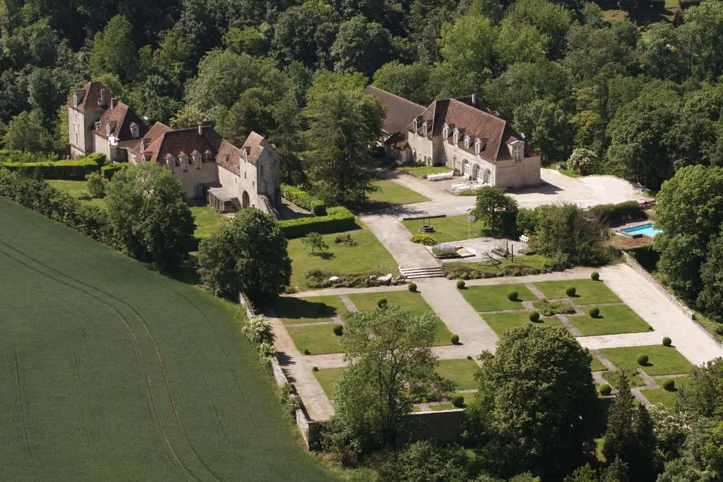 Vue aérienne du Château de Montramé