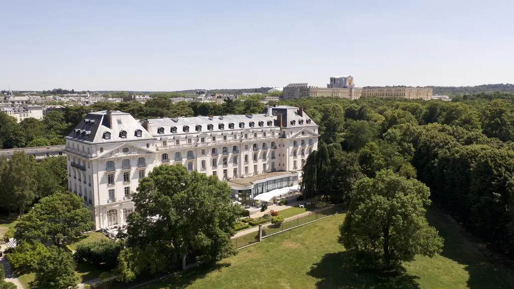 Vue aérienne du Trianon Palace Versailles